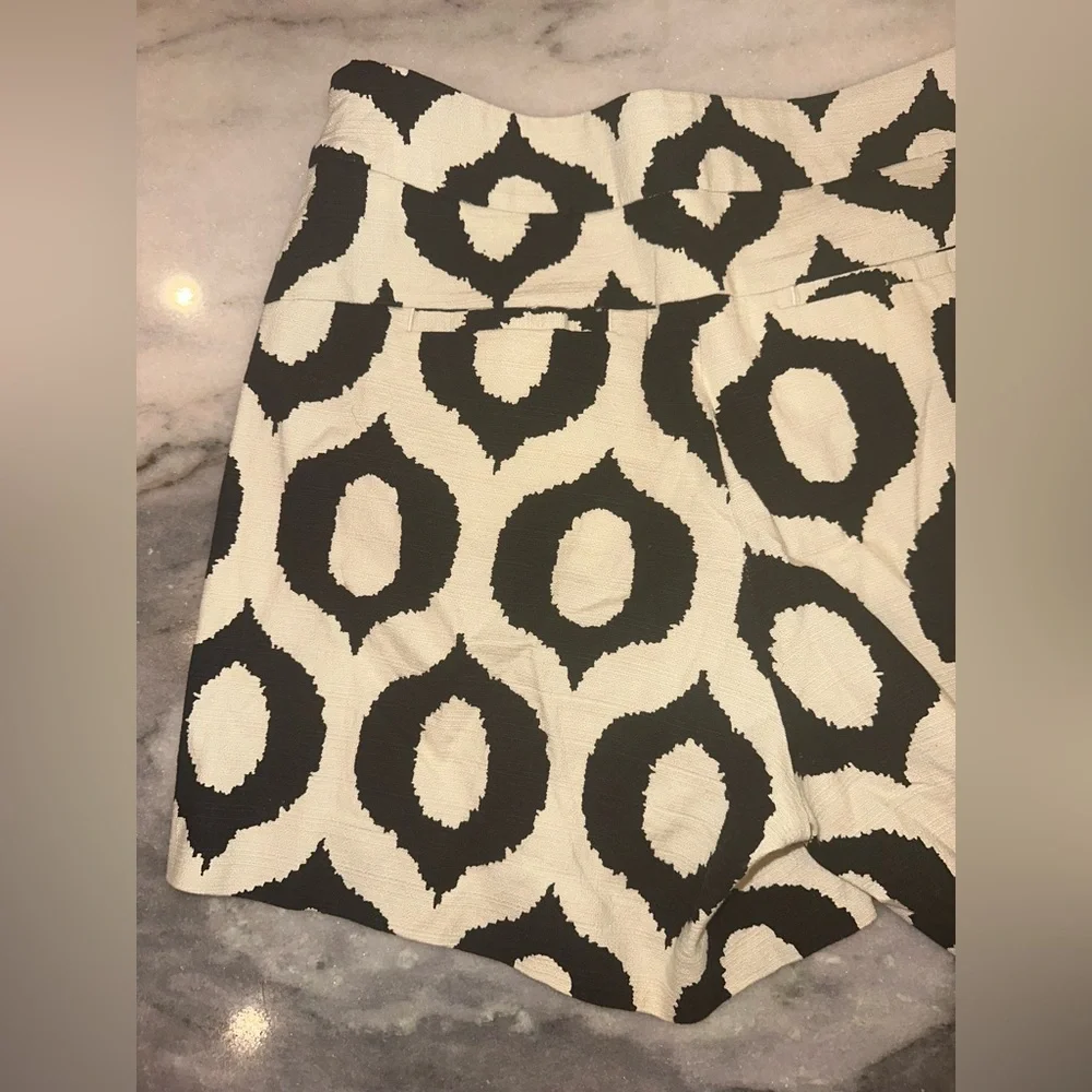 EUC Anthropologie Cartonnier Size 6 Black and‎ Cream Patterned Women's Shorts